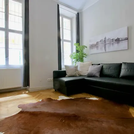 Standard By Hi5 - Steindl Street