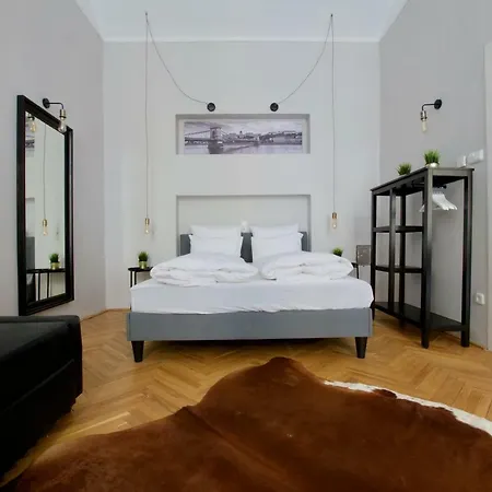 Standard By Hi5 - Steindl Street Apartament