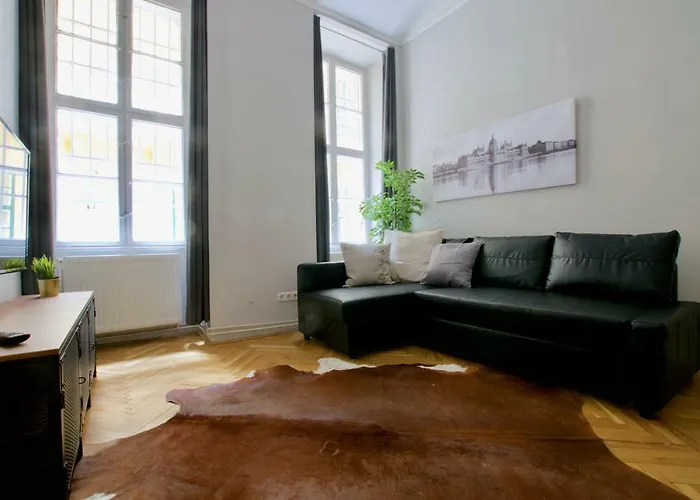 Standard By Hi5 - Steindl Street