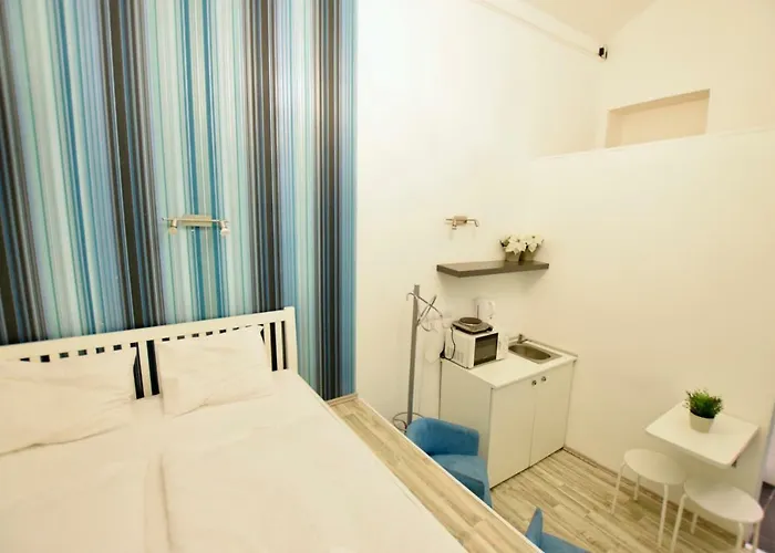 Standard By Hi5 - Steindl Street