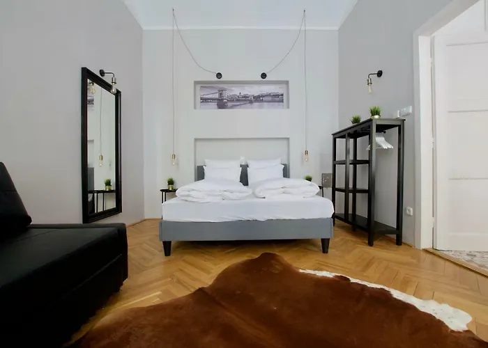 Standard By Hi5 - Steindl Street Apartament